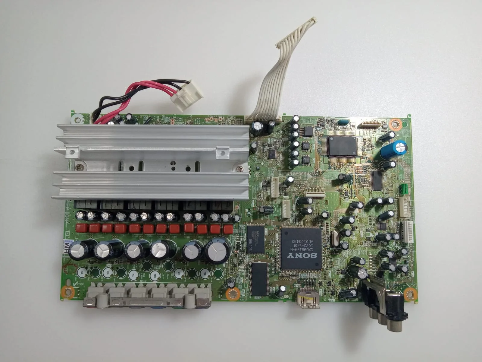 WhatsApp Image 2023-10-06 at 15.20.42 Placa Principal Home Theater Sony Hbd-tz210 | 1-880-741-11 Obs: Funciona somente duas saídas Front(R) Front(L) - Imagem 1