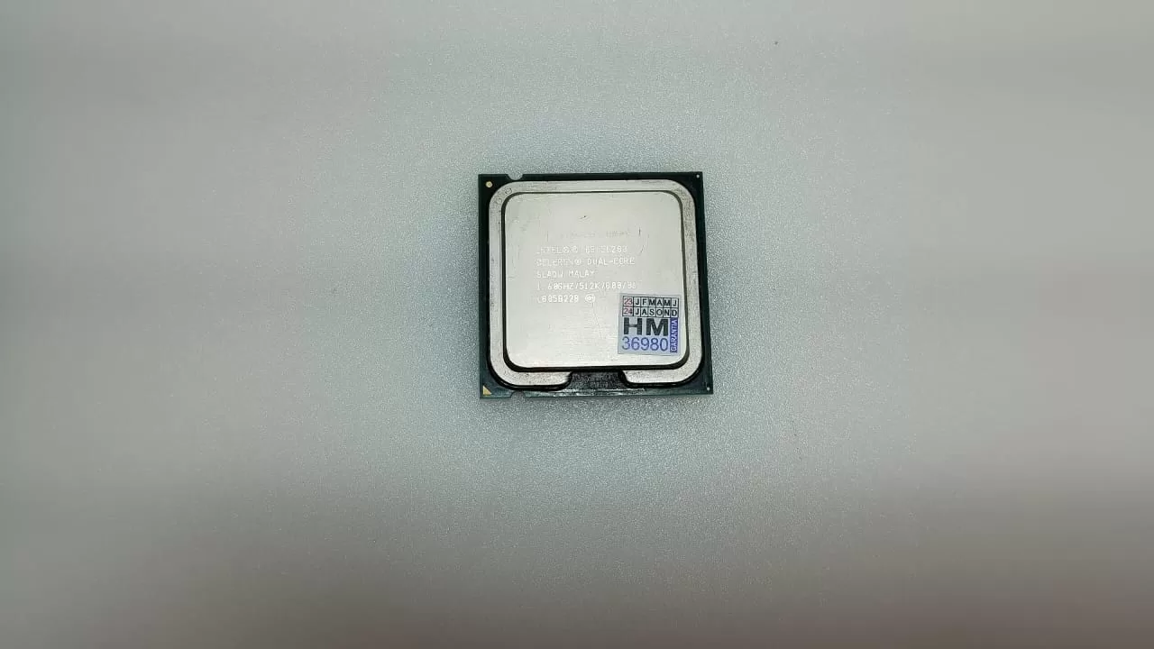 WhatsApp Image 2023-12-26 at 11.59.58 Processador Intel Celeron Dual-Core E1200 SLAQW 1.60 GHz | PC - Imagem 1