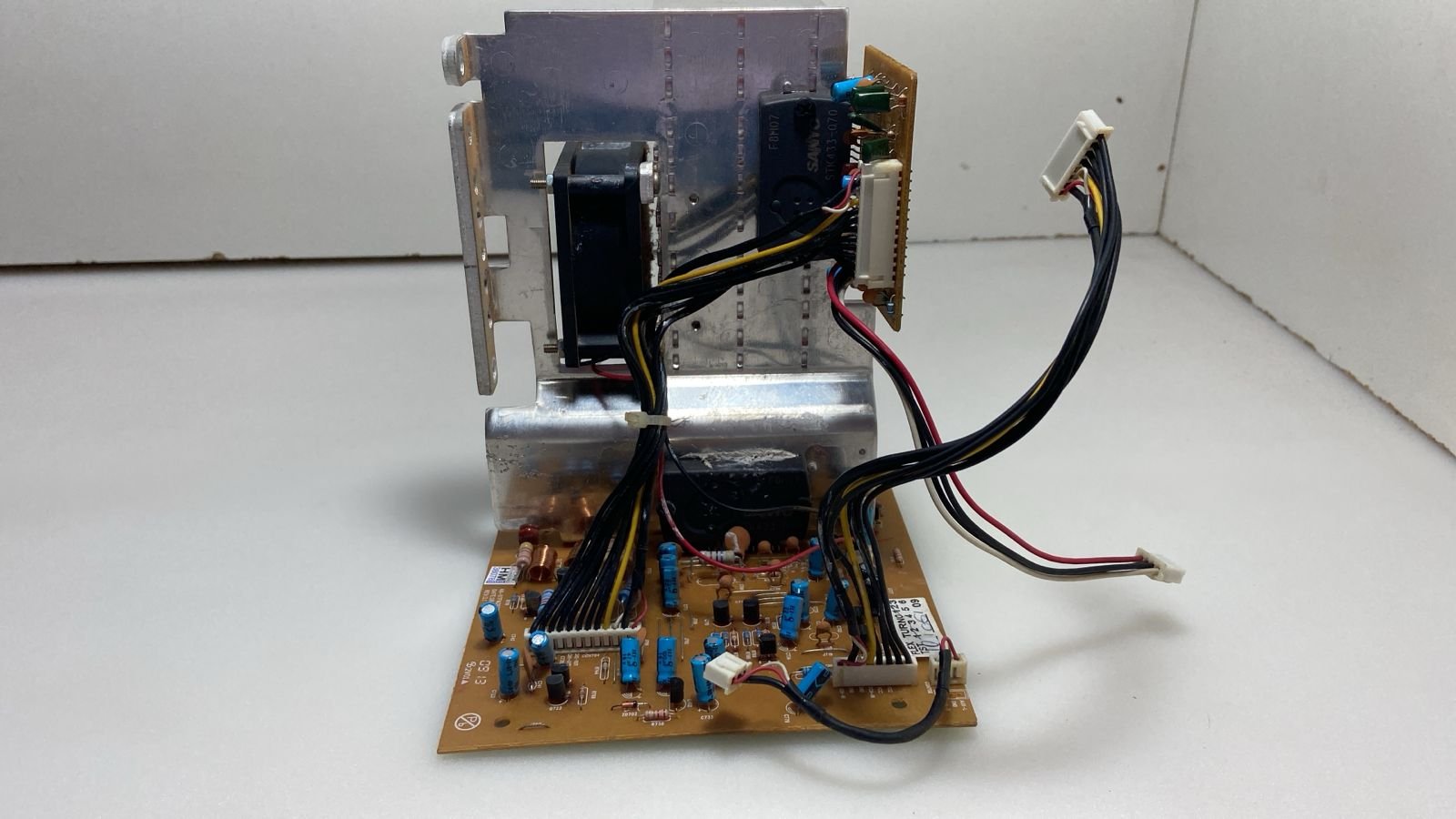 15299901212-15262356985-whatsapp-image-2024-04-09-at-09-42-10-1.jpeg Placa Amplificadora Saída Fwm603 / 48-07fm39700120 - Imagem 1
